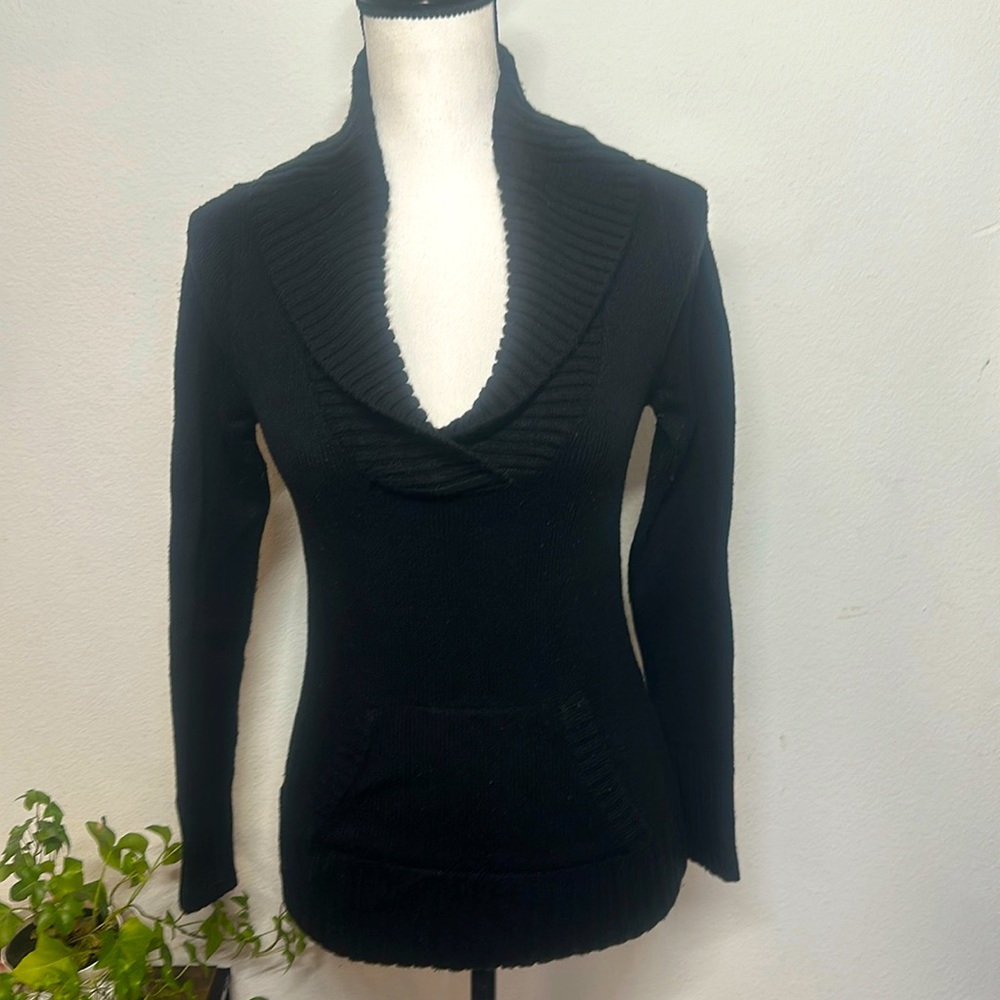 Guess black sweater with front pocket